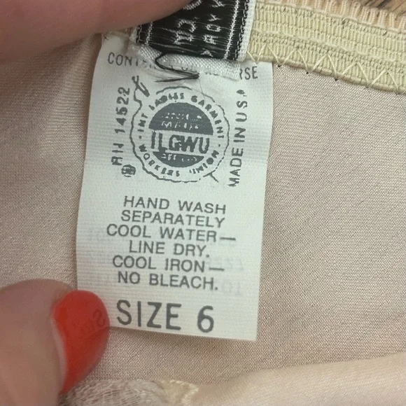 *SOLD*VTG Christian Dior Peach Silky Satin And Floral Lace Panty ILGWU NWT Size6 - Picture 6 of 12